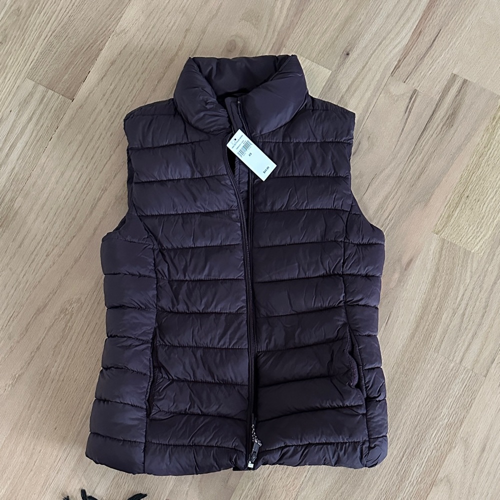 GAP Women's Dark Purple Puffer Vest